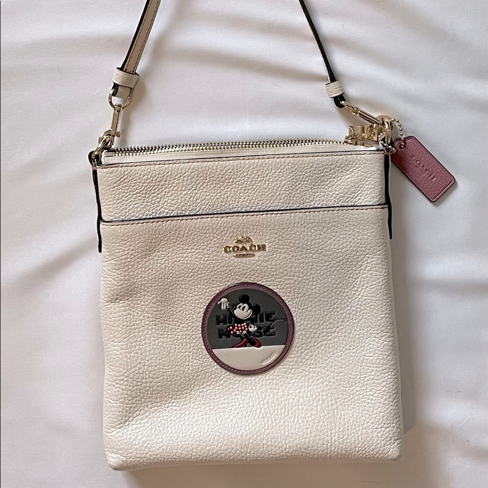Coach Disney: Minnie Mouse Cream Crossbody Bag